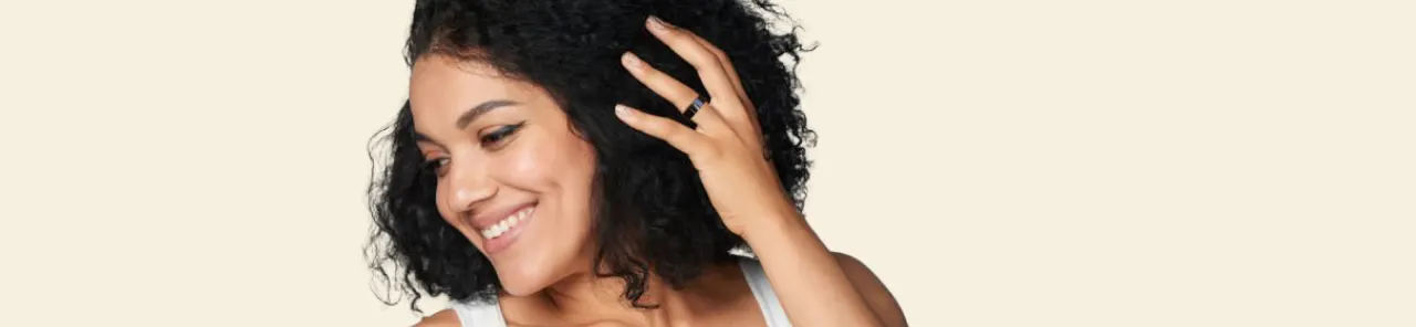 Woman wearing the Herz P1 Smart Ring