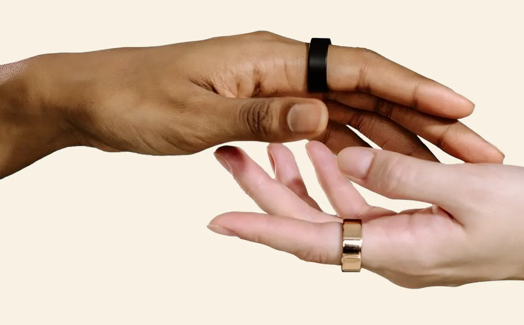 Herz P1 Smart Ring with its box and the Herz app